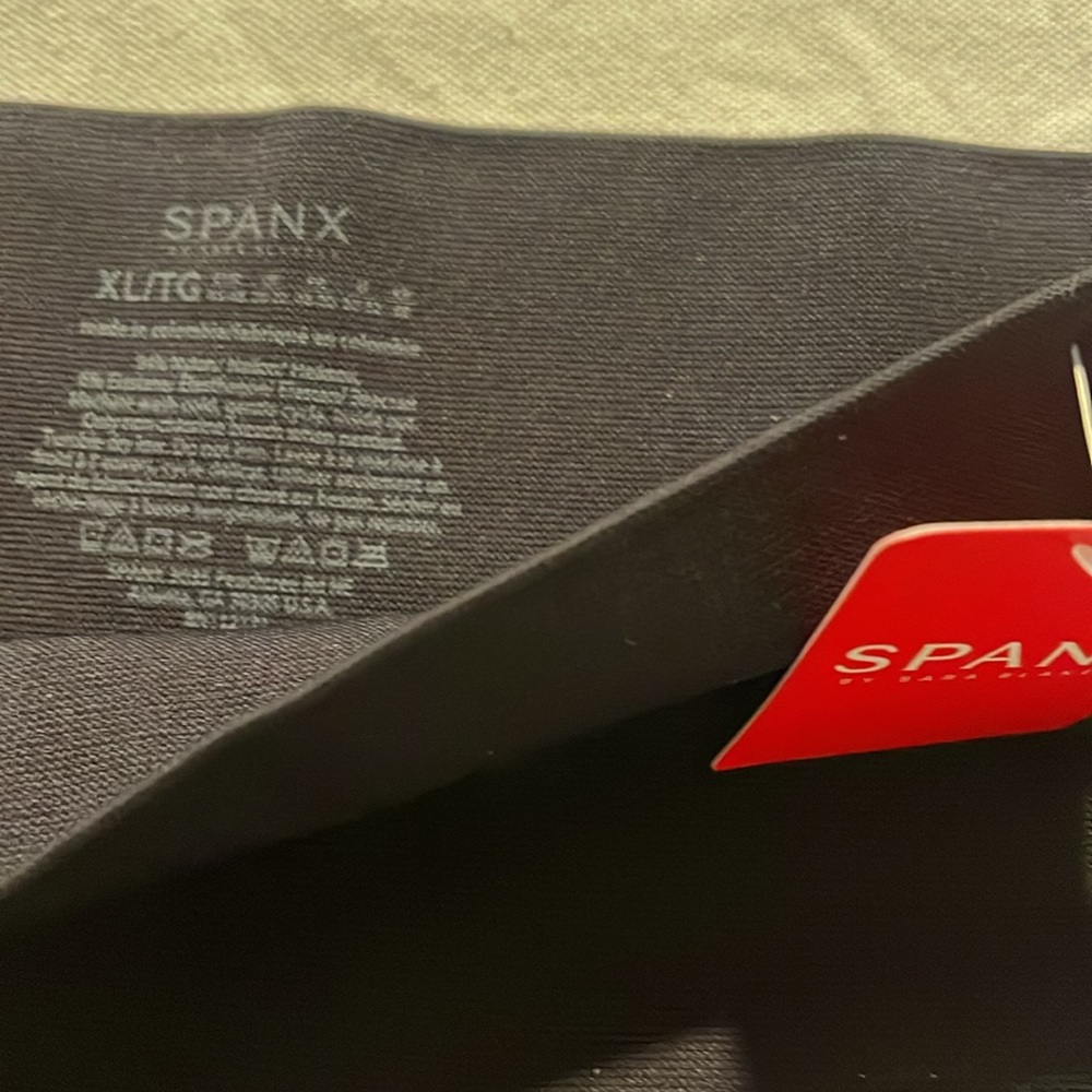 SPANX - Picture 2 of 3